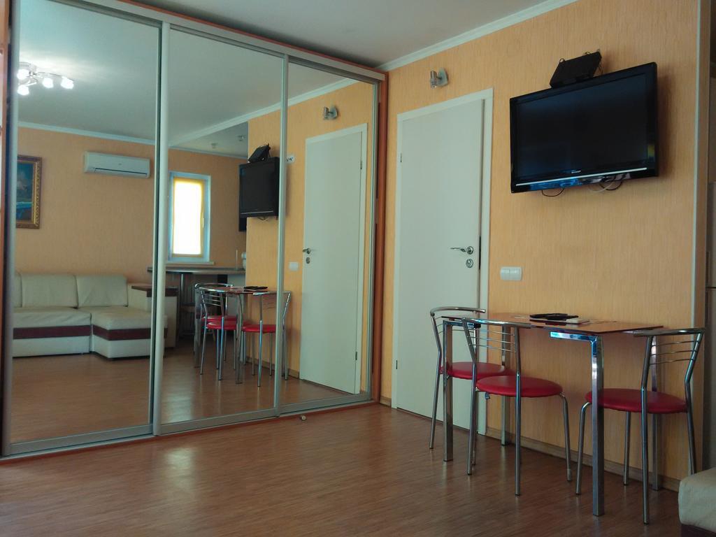 Ilichevsk Apartment Near The Sea Chornomorsk Room photo